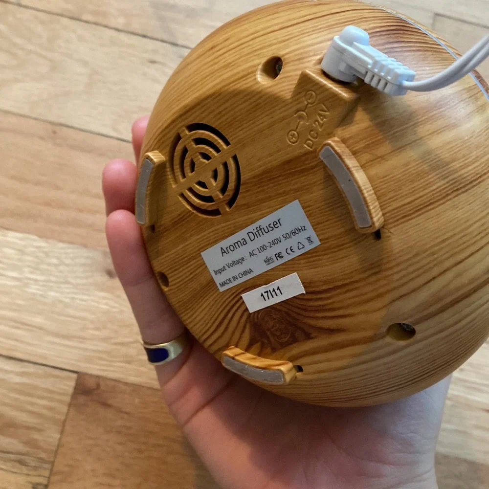 Essential oil diffuser or mini humidifier water diffuser